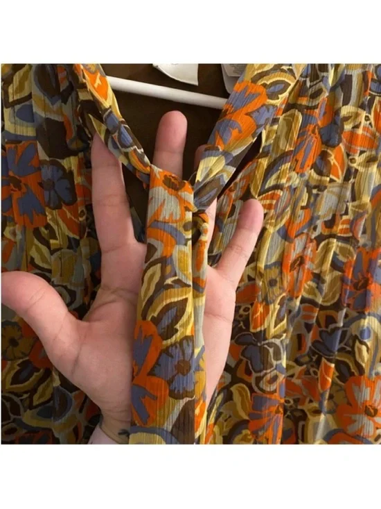 Floral Tie-Neck Sleeveless Blouse in Orange and Olive- sz L - Picture 3 of 4